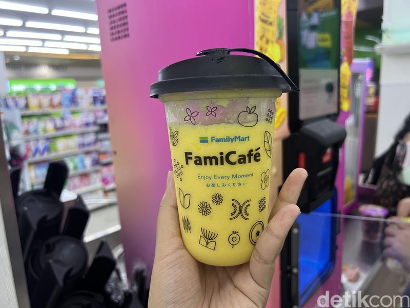 Array,Bikin Smoothies Mangga dan Berry Pakai Mesin di Minimarket Jepang