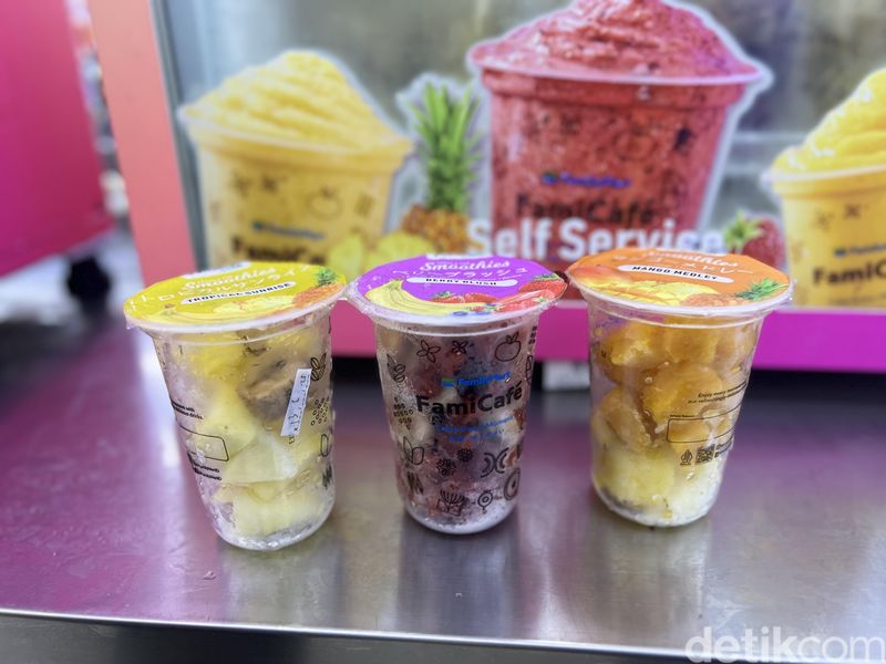 Array,Bikin Smoothies Mangga dan Berry Pakai Mesin di Minimarket Jepang