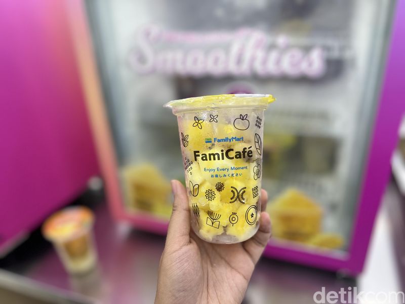 Array,Bikin Smoothies Mangga dan Berry Pakai Mesin di Minimarket Jepang