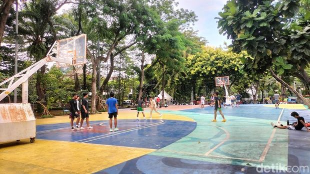 27 Rekomendasi Wisata Kekinian di Jakarta, Cek Jam Buka & Harga Tiket Masuk, 1. Pos Bloc, 2. M Bloc Space, 3. SKYE Bar, 4. Trans Studio Cibubur, 5. Aloha PIK 2, 6. La Riviera, 7. TWA Mangrove Angke Kapuk, 8. Taman Ismail Marzuki (TIM), 9. Taman Suropati, 10. Taman Menteng, 11. Tebet Eco Park, 12. Taman Cattleya, 13. Hutan Kota GBK, 14. Moja Museum, 15. Museum MACAN, 16. Museum Bahari, 17. Wisata Kota Tua, 18. Taman Mini Indonesia Indah (TMII), 19. Ancol Taman Impian, 20. Pulau Tidung, 21. Setu Babakan, 22. Jakarta Aquarium Safari, 23. Senayan Park, 24. Mal Sarinah, 25. Masjid Istiqlal, 26. Pelabuhan Sunda Kelapa, 27. Petak Sembilan