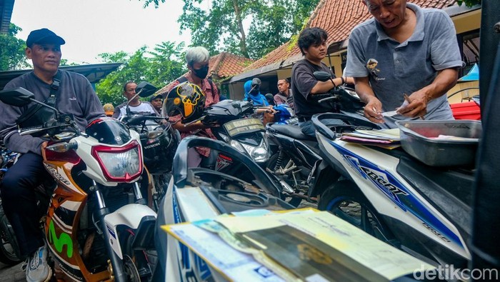 Array,Tambah Lagi Provinsi Perpanjang Pemutihan Pajak Kendaraan, sampai Oktober 2025!