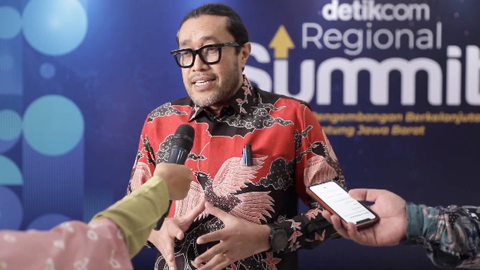 Array,Intip Garasi Wakil Ketua DPRD Jabar Ono Surono yang Rumahnya Digeledah KPK