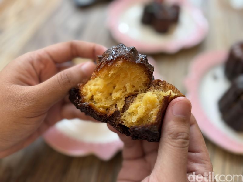 Adu Legit Renyah 3 Canele Prancis di Jakarta, Mana yang Paling Enak?, 1. Canele dari Le Meridien Jakarta, 2. Canele dari Don Bake Shop, Cek Canele Paling Enak di Jakarta di Halaman Berikutnya!, 3. Canele dari Sophie Sophie Authentique, 4. Juara Canele Terlezat