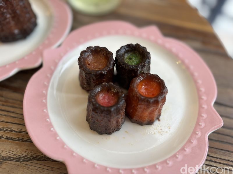 Adu Legit Renyah 3 Canele Prancis di Jakarta, Mana yang Paling Enak?, 1. Canele dari Le Meridien Jakarta, 2. Canele dari Don Bake Shop, Cek Canele Paling Enak di Jakarta di Halaman Berikutnya!, 3. Canele dari Sophie Sophie Authentique, 4. Juara Canele Terlezat