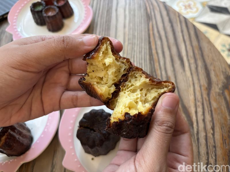 Adu Legit Renyah 3 Canele Prancis di Jakarta, Mana yang Paling Enak?, 1. Canele dari Le Meridien Jakarta, 2. Canele dari Don Bake Shop, Cek Canele Paling Enak di Jakarta di Halaman Berikutnya!, 3. Canele dari Sophie Sophie Authentique, 4. Juara Canele Terlezat