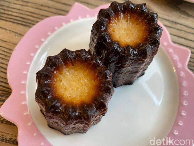 Adu Legit Renyah 3 Canele Prancis di Jakarta, Mana yang Paling Enak?, 1. Canele dari Le Meridien Jakarta, 2. Canele dari Don Bake Shop, Cek Canele Paling Enak di Jakarta di Halaman Berikutnya!, 3. Canele dari Sophie Sophie Authentique, 4. Juara Canele Terlezat