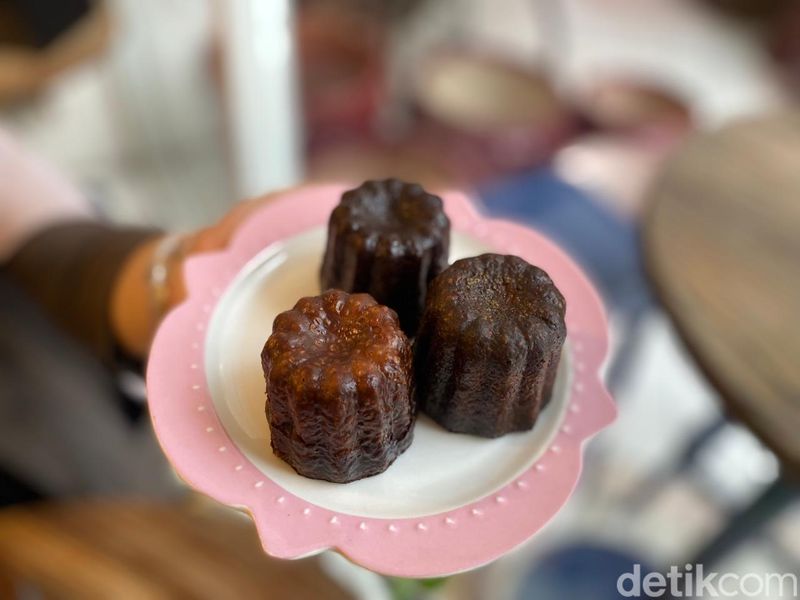 Adu Legit Renyah 3 Canele Prancis di Jakarta, Mana yang Paling Enak?, 1. Canele dari Le Meridien Jakarta, 2. Canele dari Don Bake Shop, Cek Canele Paling Enak di Jakarta di Halaman Berikutnya!, 3. Canele dari Sophie Sophie Authentique, 4. Juara Canele Terlezat