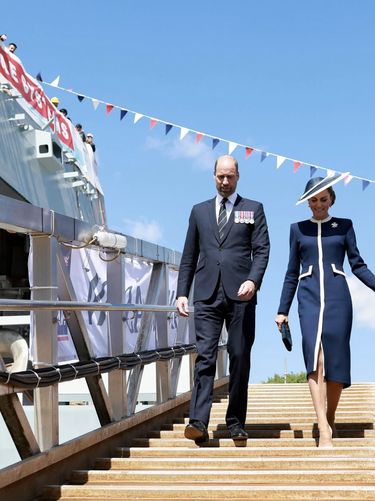 Array,Momen Kate Middleton Tampil Mirip Putri Diana, Busana Nuansa Maritim