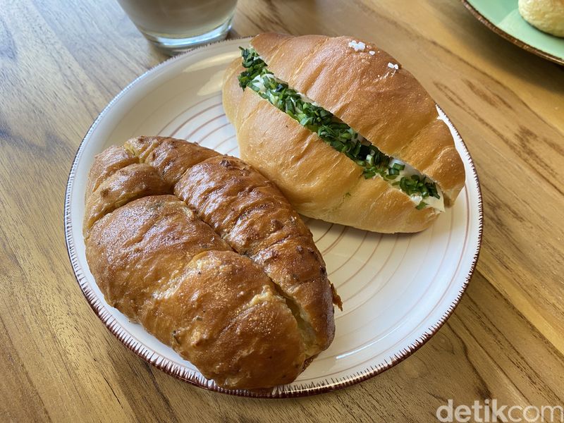 Mongsim: Baru di Jakarta! Madeleine hingga Financier Buatan Bakery Asal Korea, 1. Bakery asal Korea peringkat 1, 2. Konsep Korean Modern dengan sentuhan Retro, 3. Olahan salt bread unik yang jadi favorit, 4. Egg tart, madeleine, dan financier yang tak kalah nikmat