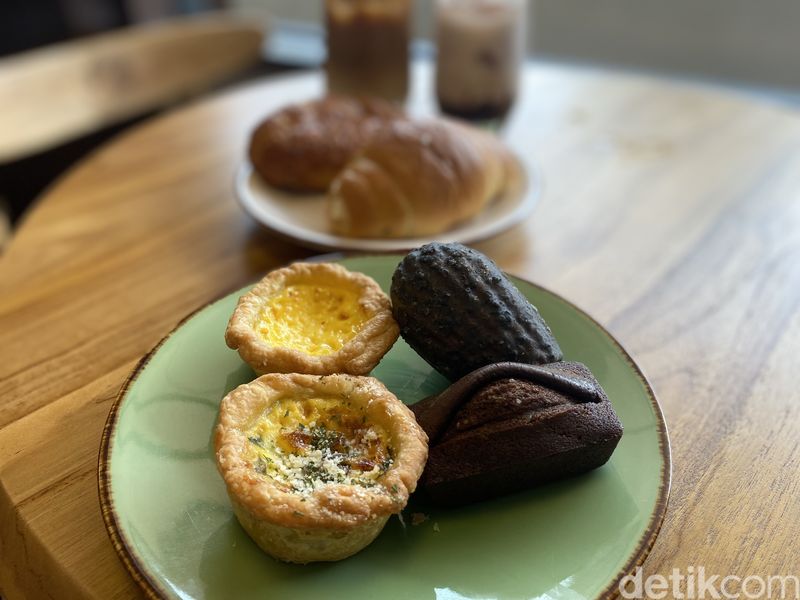 Mongsim: Baru di Jakarta! Madeleine hingga Financier Buatan Bakery Asal Korea, 1. Bakery asal Korea peringkat 1, 2. Konsep Korean Modern dengan sentuhan Retro, 3. Olahan salt bread unik yang jadi favorit, 4. Egg tart, madeleine, dan financier yang tak kalah nikmat