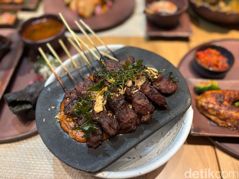 Kayu Manis Restoran: Ayam Rabeg hingga Rendang Pipi Spesial di Tentrem Jakarta, Menu Tradisional yang Dikemas Modern, Racikan Bumbu Otentik, Kurasi Menu yang Unik, Inspirasi dari UMKM Daerah