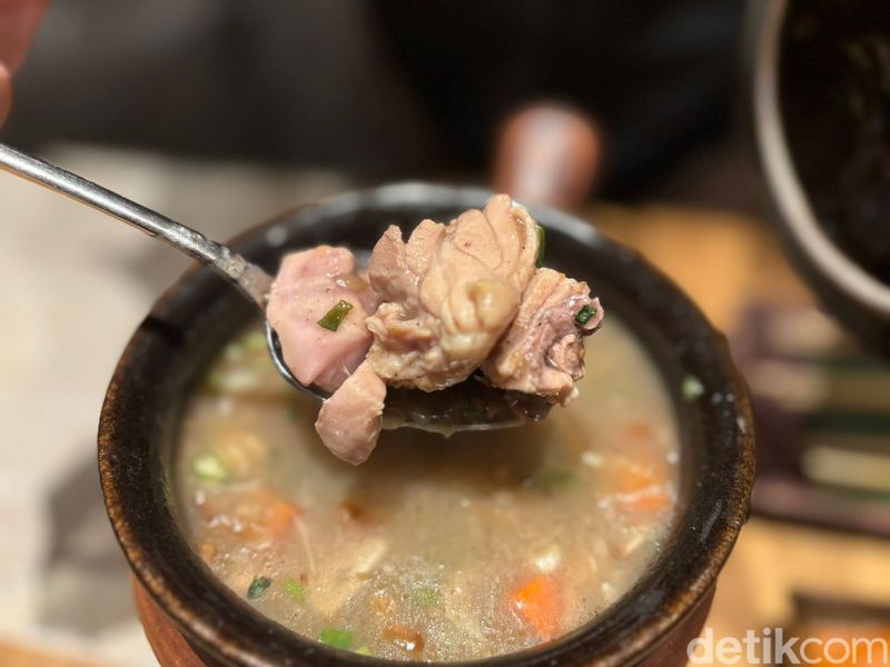 Kayu Manis Restoran: Ayam Rabeg hingga Rendang Pipi Spesial di Tentrem Jakarta, Menu Tradisional yang Dikemas Modern, Racikan Bumbu Otentik, Kurasi Menu yang Unik, Inspirasi dari UMKM Daerah