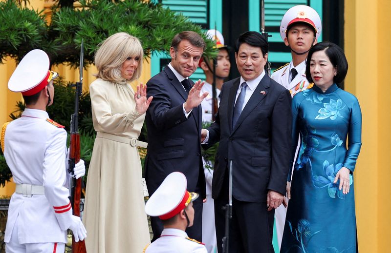 Array,Presiden Prancis Macron di Vietnam Disuguhi Lumpia hingga Tumis Kangkung