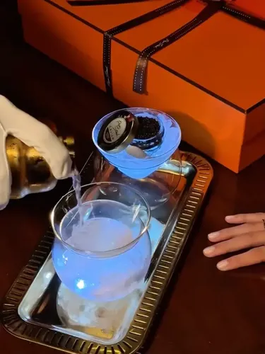 Array,Viral, Restoran Ini Sajikan Minuman Rp 538 Juta di Dalam Tas Hermes Birkin
