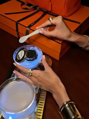 Array,Viral, Restoran Ini Sajikan Minuman Rp 538 Juta di Dalam Tas Hermes Birkin