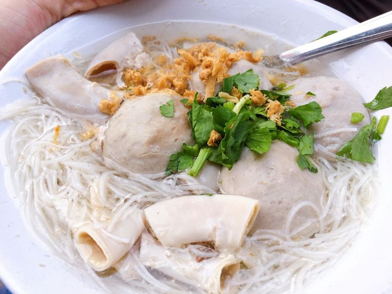 Ini 5 Bakso Babi Populer di Jakarta yang Banyak Penggemarnya, 1. Bakso Akian, 2. Bakso Babi Aloy, 3. Bakso Bu Dar,   4. Bakso Akiong 89, 5. Bakso Yopang