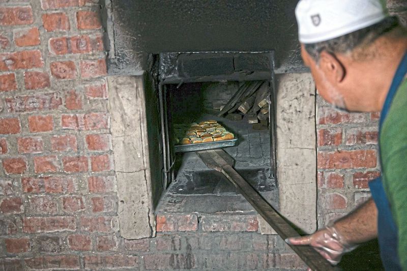 Array,Toko Roti Rumahan Sejak 1949 Masih Bertahan hingga Generasi Ketiga