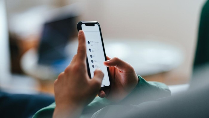 Cara Cek Pajak Kendaraan Lewat WhatsApp, Gampang Banget!, 1. Hubungi Nomor WhatsApp Resmi Bapenda Jabar, 2. Mulai dengan Mengetik "Hi", 3. Pilih Informasi Besaran Pajak Kendaraan Bermotor, 4. Masukkan Nomor Polisi Kendaraan, 5. Tentukan Warna Dasar Pelat Kendaraan, 6. Tunggu Informasi dari Bot