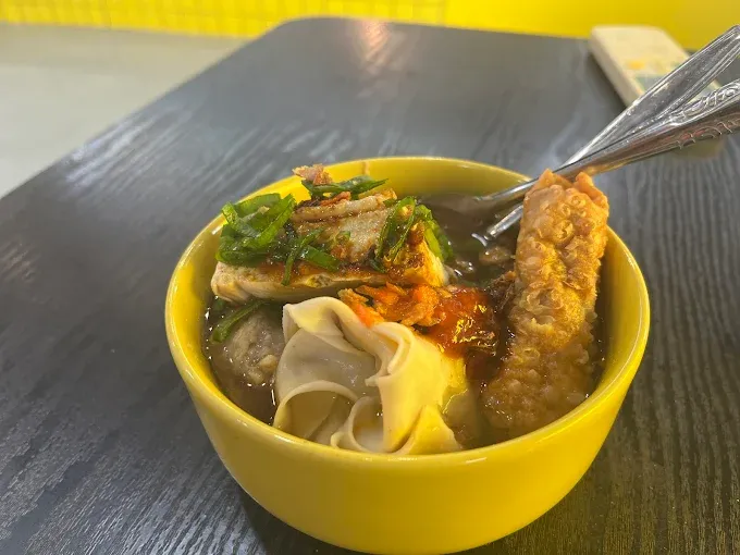 10 Tempat Makan Bakso Malang Gurih dan Autentik di Jabodetabek, 1. Bakso Malang Cak Su Kumis, 2. Bakso Malang Cak Uban, 3. Bakso Malang Nonik, 4. Bakso Malang Isma Jaya, 5. Bakso Malang Citra, 6. Bakso Malang Tanjung Duren 18, 7. Bakwan Malang Umay, 8. Bakwan Malang 99, 9. Bakso Malang Pak Giman, 10. Bakso Malang Arema Mercubuana