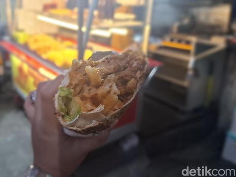 Array,Seru! Jajan Kebab hingga Bakso Bakar Jumbo di Jalan Semangka
