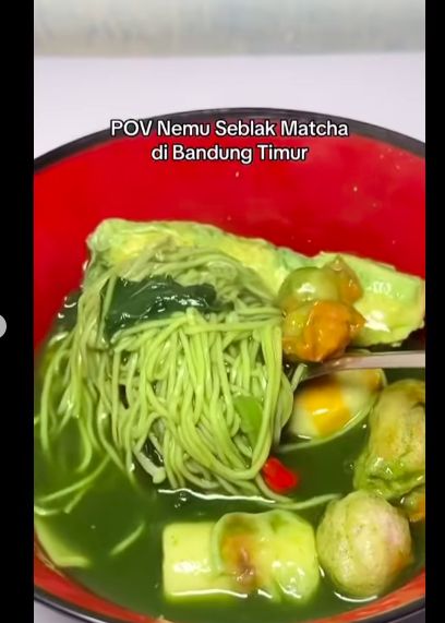 Array,Unik! Seblak Ini Disajikan dengan Kuah Matcha
