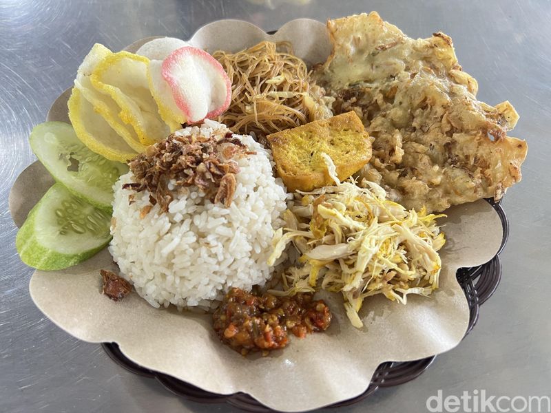Nasi Uduk Koko Cici Viral, Jualannya di Kantin Sekolah Gading Serpong, 1. Usaha milik mahasiswa, 2. Nasi uduk diracik pakai resep andalan, 3. Nasi uduk paket Cici yang jadi favorit, 4. Nasi Uduk Paket Koko yang komplet