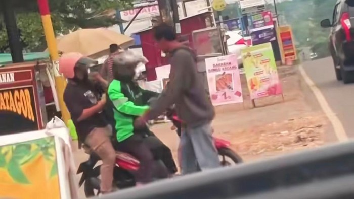 Array,Pejabat Nyamar Jadi Ojol buat Cek Parkir Liar, Begini Hasilnya