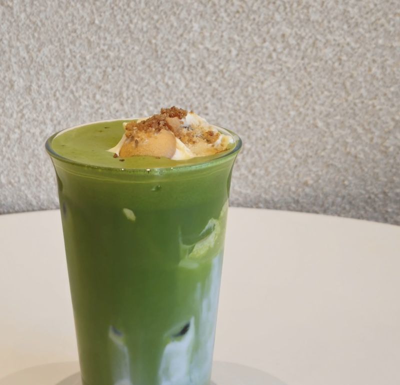 Slurpp! Ini 5 Tempat Minum Matcha Enak di Bandung, 1. Smol Sips, 2. Oseebo Matcha Nook, 3. Cascata, 4. Unusual, 5. Homage Makes