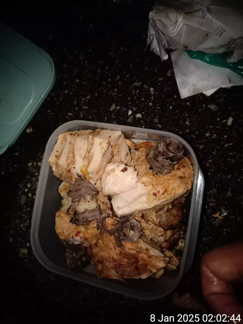 Array,Pria Ini Bertahan Hidup 9 Tahun dengan Santap Makanan Sisa Restoran