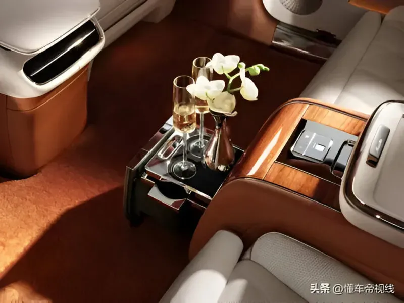 Array,Huawei Luncurkan Sedan Mewah Pesaing Maybach, Harga Cuma Rp 1,6 Miliaran