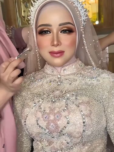 Array,Viral Sultan Madura Foto Hamil ala Pengantin, Ada Pelaminan Hingga Siger