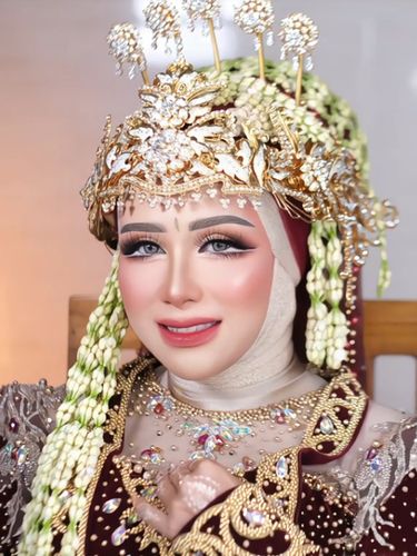 Array,Viral Sultan Madura Foto Hamil ala Pengantin, Ada Pelaminan Hingga Siger