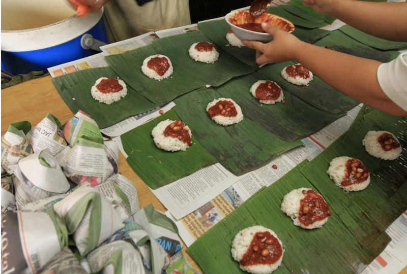Array,Modus! Pria Ini Jadi Pembeli Nasi Lemak untuk Curi Uang Rp 300 Ribu