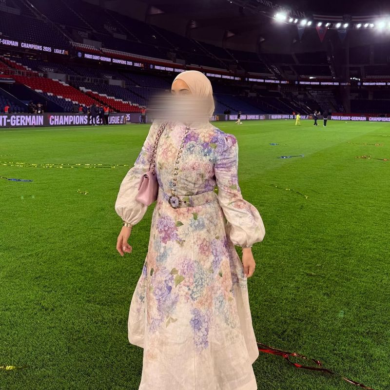 Array,Most Pop: Gaya Istri Ousmane Dembele, Hijabers yang Jarang Menampilkan Wajah