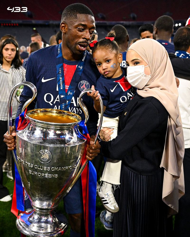 Array,Most Pop: Gaya Istri Ousmane Dembele, Hijabers yang Jarang Menampilkan Wajah