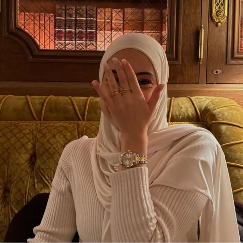 Array,Most Pop: Gaya Istri Ousmane Dembele, Hijabers yang Jarang Menampilkan Wajah