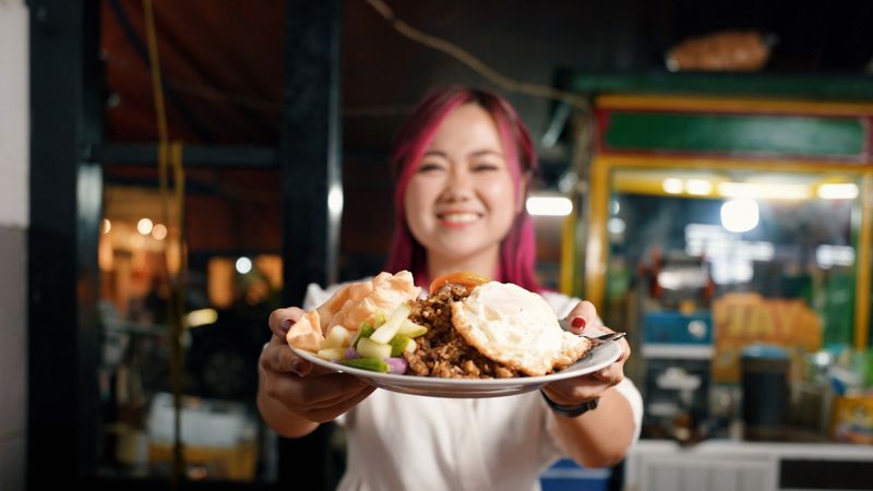 Array,Jajanan Hidden Gem Jakarta Terkurasi di 'Kuliner Pilihan Lokal' ShopeeFood