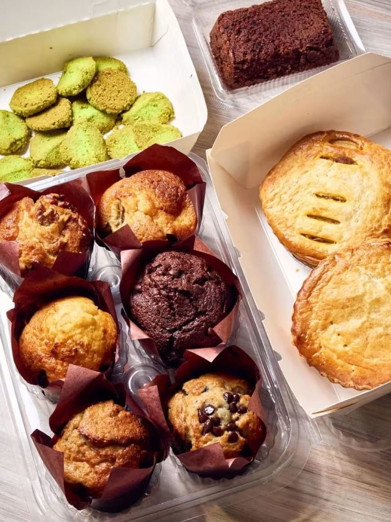 Array,Gara-gara Info Keliru, Penjual Kue Kaki Lima Merugi hingga 70%