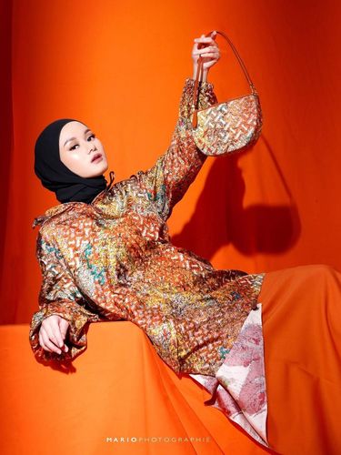 5 Gaya Hijab Clean Look untuk Idul Adha ala Irish Bella hingga Inara Rusli, 1. Irish Bella Pakai Hijab Gaya Clean Look Serba Pastel, 2. Inspirasi Gaya Hijab Clean Look ala Aurelie Hermansyah, 3. Gaya Hijab Clean Look Syari ala Larissa Chou, 4. Dinda Hauw Bentuk Rapi Hijab Segi Empat, 5. Gaya Hijab Clean Look Syari Pakai Hijab Pashmina ala Inara Rusli