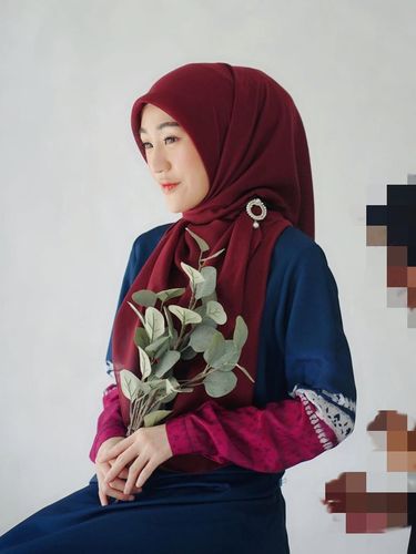 5 Gaya Hijab Clean Look untuk Idul Adha ala Irish Bella hingga Inara Rusli, 1. Irish Bella Pakai Hijab Gaya Clean Look Serba Pastel, 2. Inspirasi Gaya Hijab Clean Look ala Aurelie Hermansyah, 3. Gaya Hijab Clean Look Syari ala Larissa Chou, 4. Dinda Hauw Bentuk Rapi Hijab Segi Empat, 5. Gaya Hijab Clean Look Syari Pakai Hijab Pashmina ala Inara Rusli