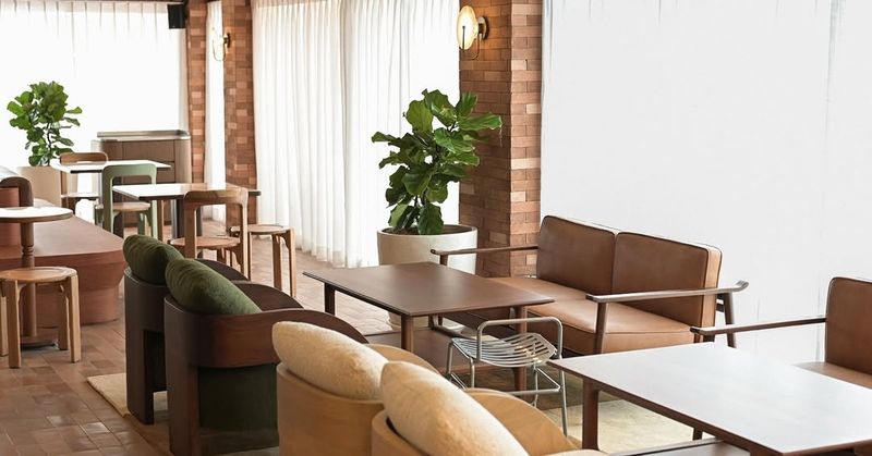 Rekomendasi 5 Kafe Favorit Ibu-ibu Usai Antar Anak Sekolah, 1. Espresso Embassy, 2. SiniLagi, 3. Kopitagram, 4. Mewatu Coffee & Gallery, 5. Grit Coffee & Bar