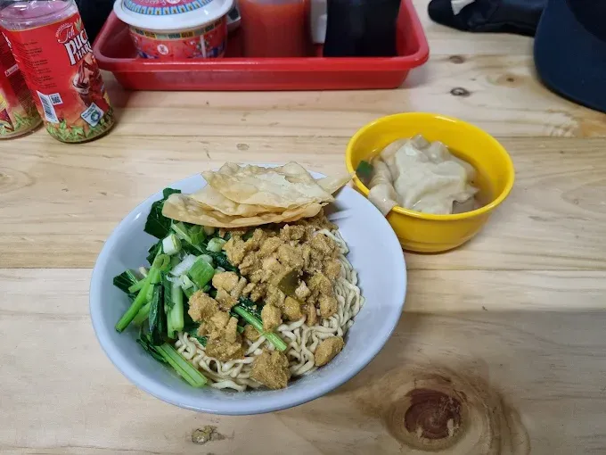 Yummy! 5 Mie Ayam Jamur Topping Komplet Harga Mulai Rp 13.000, 1. Mie Ayam Jamur 27 Bang Bedo, 2. Warung Bakmi Doraemon, 3. Mie Ayam Jamur Subsidi, 4. Mie Ayam Jamur Mas No, 5. Mie Ayam Jamur Jack