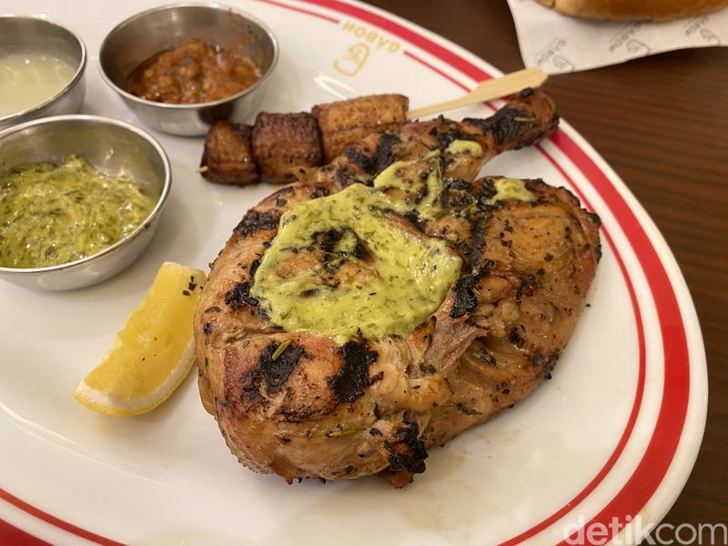 Harus Sabar Antre! 5 Tempat Makan di Gading Serpong yang Viral, 1. Roti Kebanggaan Gading Serpong, 2. Ayam Goreng Gegeran, 3. Gabon, 4. Obihiro Nikudon, 5. Aromasop Seafood