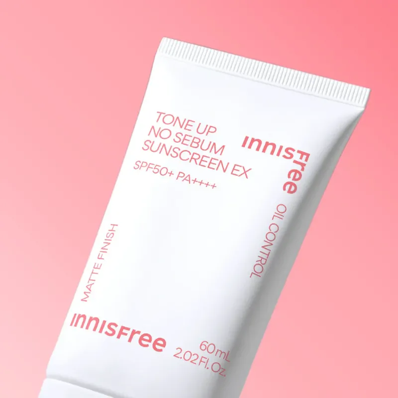 Array,7 Rekomendasi Sunscreen yang Bagus Dipakai Sebelum Makeup agar Lebih Flawless