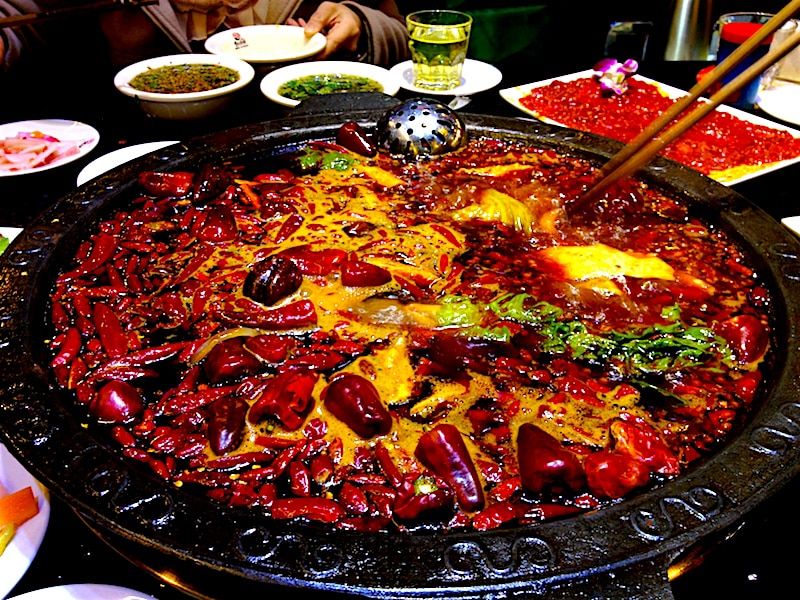 Array,Tragis! Kisah Influencer Tewas karena Terlalu Sering Makan Pedas