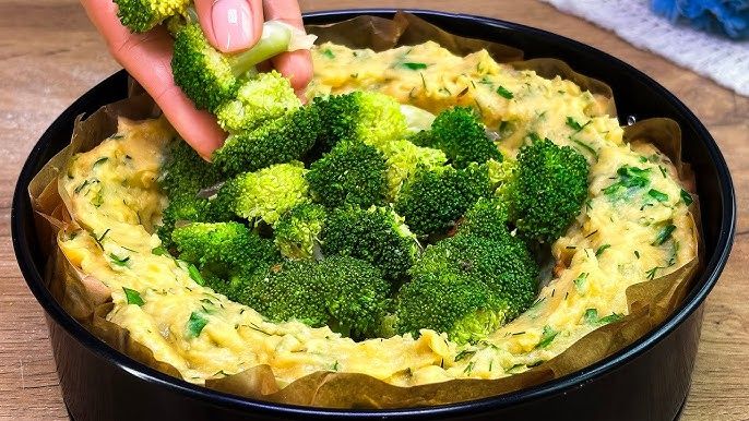 Catat! 5 Makanan Sehat Nyaris Nol Kalori yang Cocok Untuk Diet, Dilansir dari Times of India (05/06), berikut 5 makanan yang nyaris nol kalori:, 1. Timun, 2. Tomat, 4. Brokoli, 5. Bayam