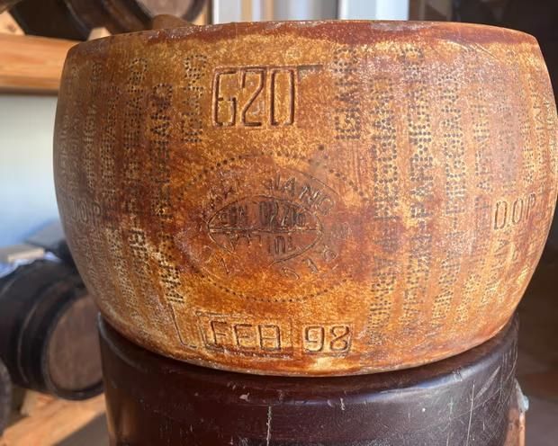 Array,Keju Parmesan 27 Tahun Dinobatkan Sebagai Keju Tertua di Dunia