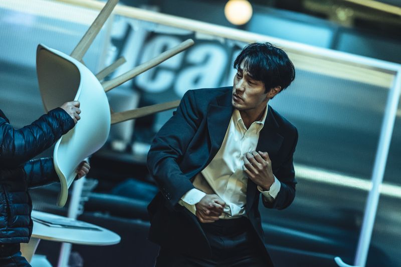 Array,Bikin Kagum, So Ji Sub Beri Kado Emas untuk Semua Pemain-Kru 'Mercy for None'