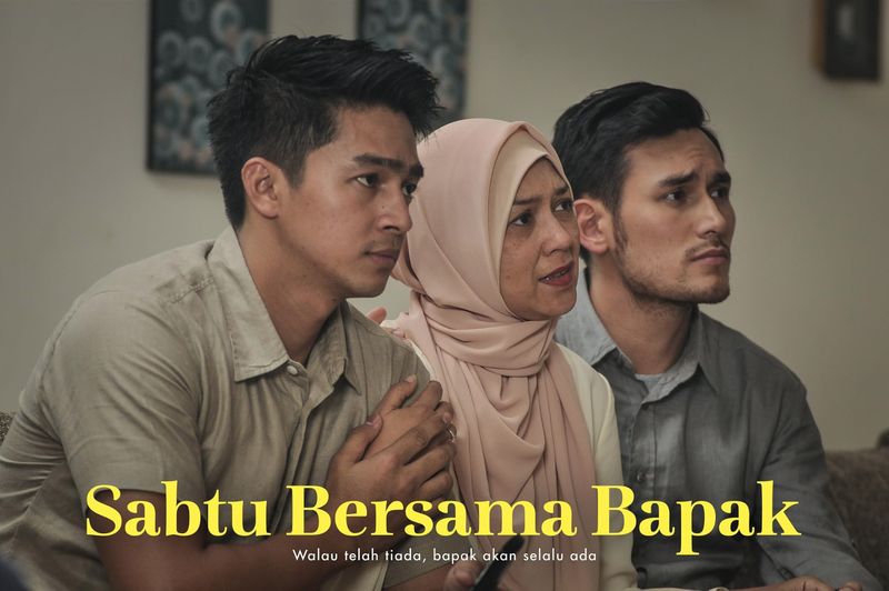 5 Film dan Series Cocok Ditonton Bareng Keluarga Saat Long Weekend Idul Adha, 1. Sabtu Bersama Bapak, 2. How to Make Millions Before Grandma Dies, 3. Keluarga Cemara, 4. AlRawabi School for Girls, 5. Crashing Eid