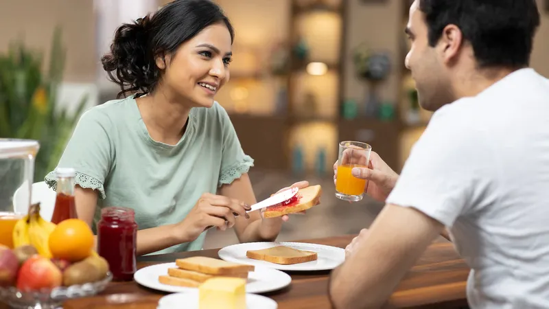 5 Penelitian Terbaru Seputar Makanan Ini Punya Hasil yang Mengejutkan, 1. Obesitas Bisa Mengurangi Kenikmatan Makan, 2. Sarapan Ideal Pria dan Wanita Berbeda, 3. Gula Cair Lebih Berisiko Dibanding Gula Padat, Cek Halaman Selanjutnya!, 4. Minum Kopi di Pagi Hari Bisa Turunkan Risiko Kematian, 5. Diet Ketogenik Dapat Redakan Gejala Bipolar